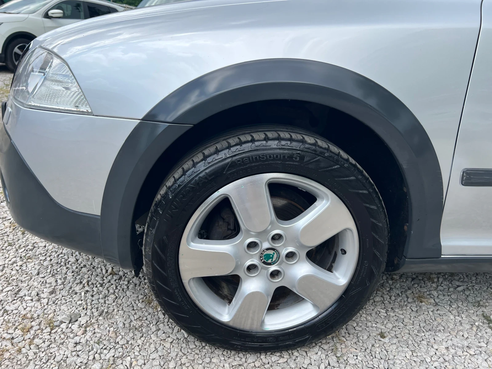 Skoda Octavia Scout 2.0TDI* 4х4* ШВЕЙЦАРИЯ* , снимка 9 - Автомобили и джипове - 55001425