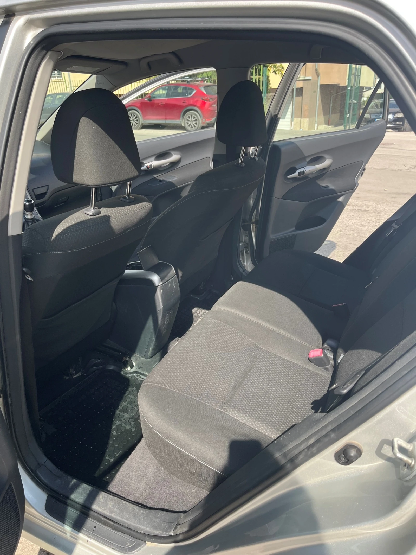 Toyota Auris 2.2 D-CAT, снимка 10 - Автомобили и джипове - 56075890