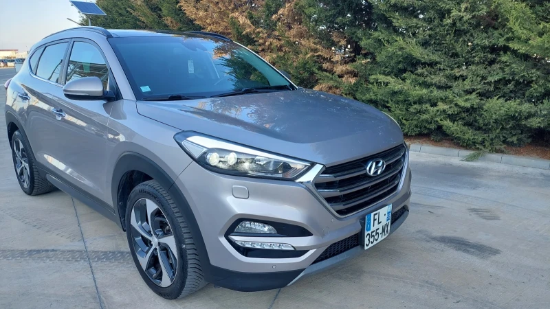 Hyundai Tucson 1.7FULL ЕКСТРИ, снимка 3 - Автомобили и джипове - 48337747