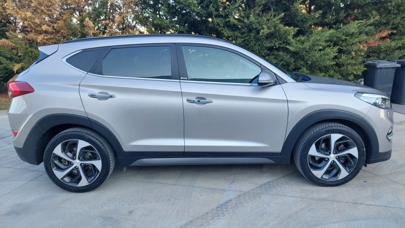 Hyundai Tucson 1.7FULL ЕКСТРИ, снимка 4 - Автомобили и джипове - 48337747