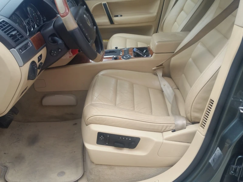 VW Touareg, снимка 6 - Автомобили и джипове - 52341996