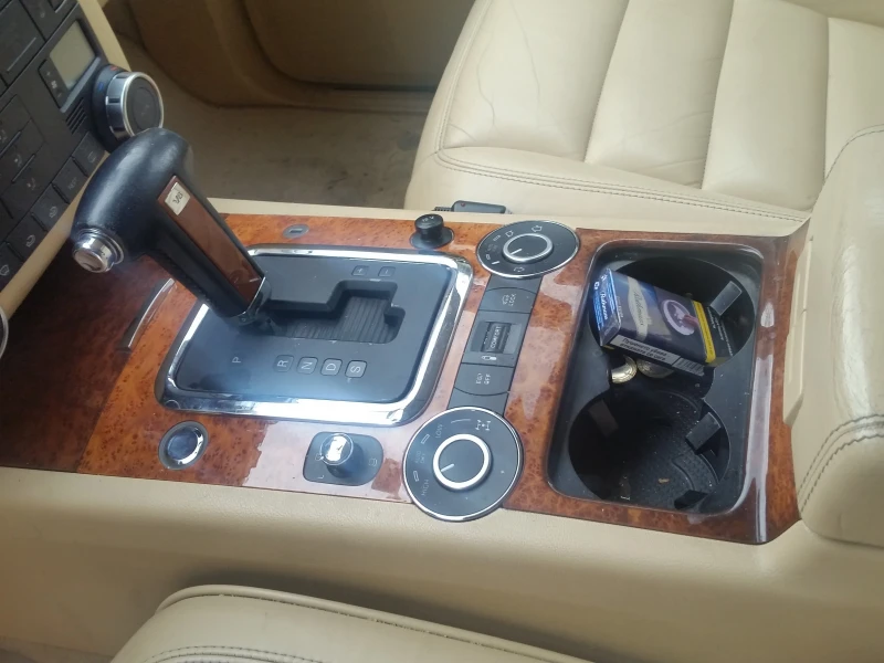 VW Touareg, снимка 5 - Автомобили и джипове - 52341996