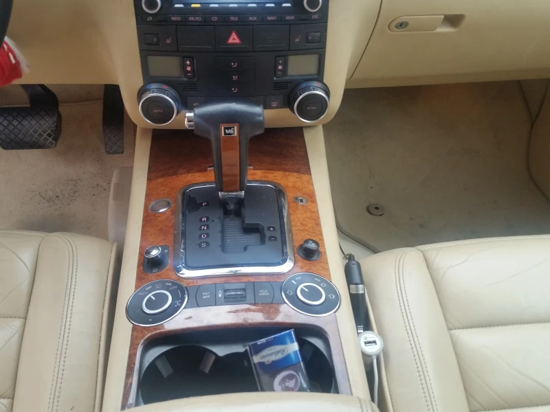 VW Touareg, снимка 7 - Автомобили и джипове - 52341996