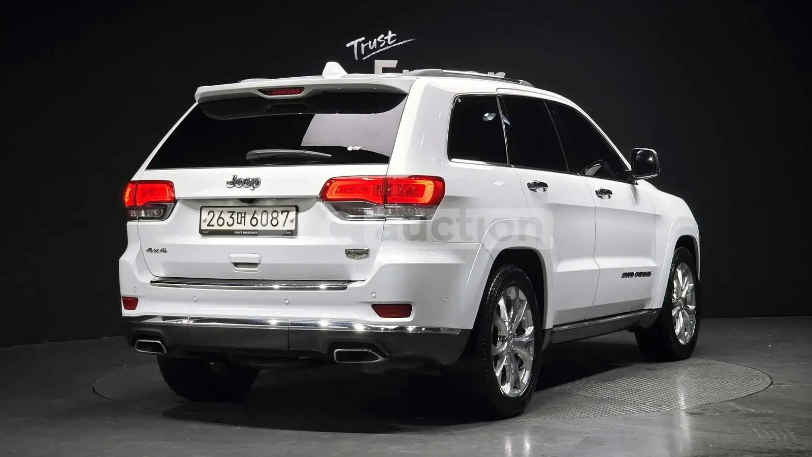 Jeep Grand cherokee 2020* SUMMIT* HARMAN* DISTRONIK* 8ZF* PANO* ОБДУХ*, снимка 3 - Автомобили и джипове - 53966120