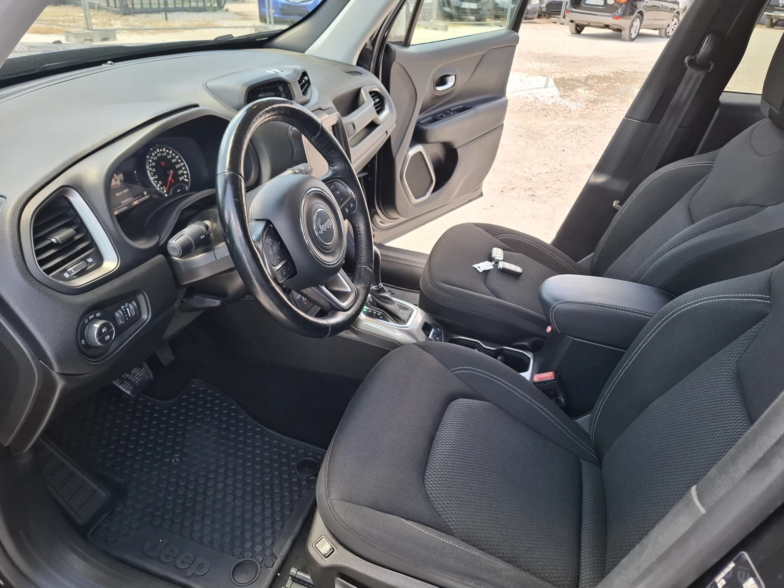 Jeep Renegade АВТОМАТ 4Х4 ТОП СЪСТОЯНИЕ , снимка 11 - Автомобили и джипове - 54711919