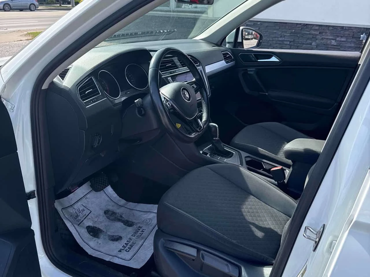 VW Tiguan * Trendline * CARFAX * KEYLESS * ПОДГРЕВ * , снимка 5 - Автомобили и джипове - 54913784