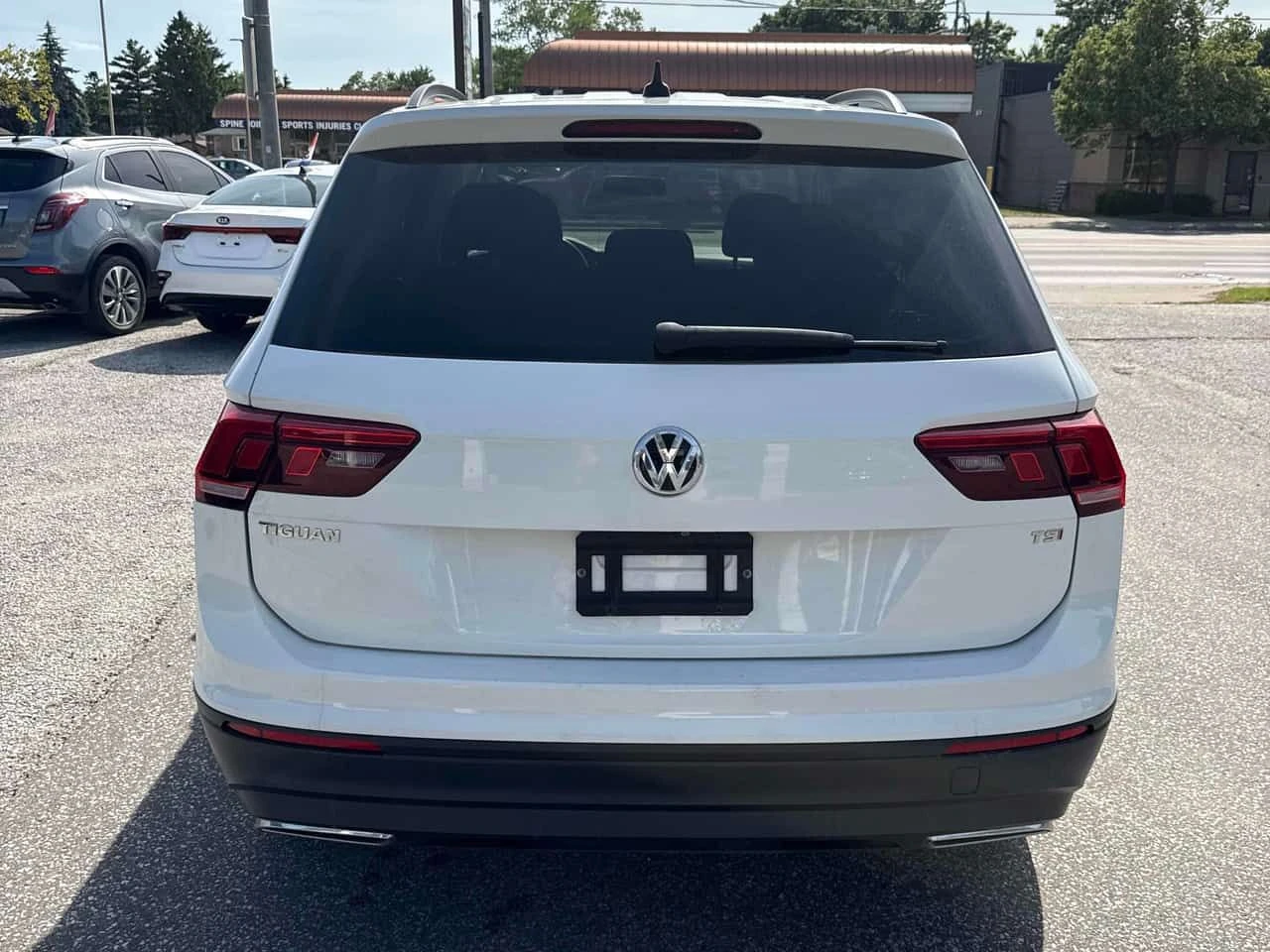 VW Tiguan * Trendline * CARFAX * KEYLESS * ПОДГРЕВ * , снимка 4 - Автомобили и джипове - 54913784