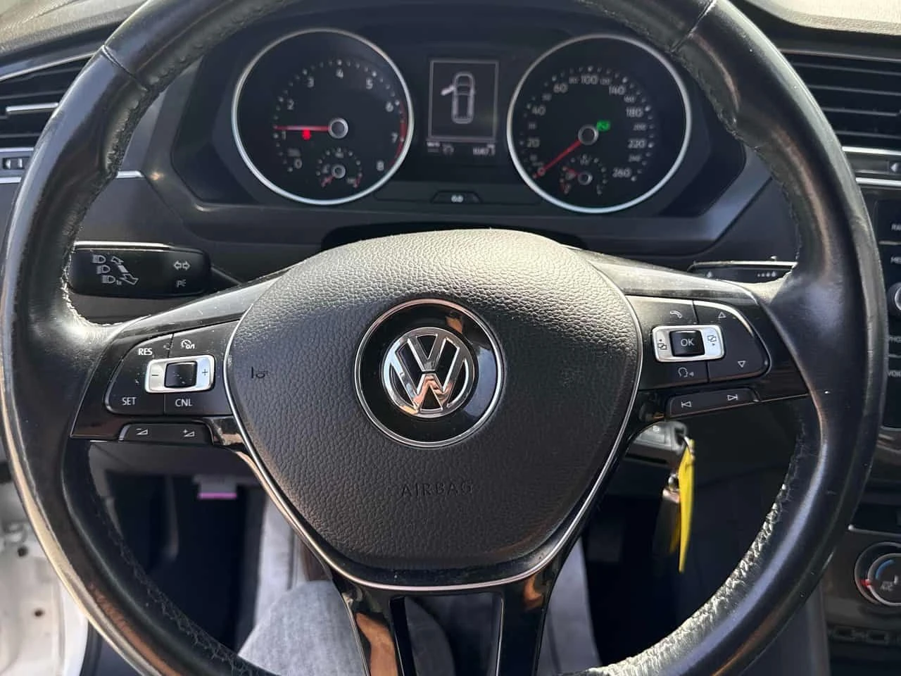 VW Tiguan * Trendline * CARFAX * KEYLESS * ПОДГРЕВ * , снимка 8 - Автомобили и джипове - 54913784