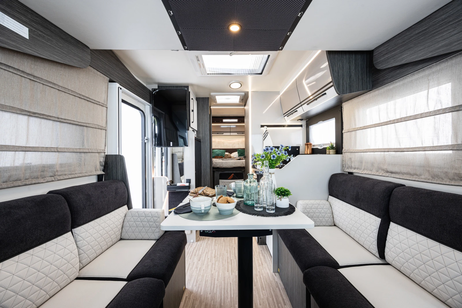 Кемпер McLouis NEVIS 881 , снимка 2 - Каравани и кемпери - 54360023