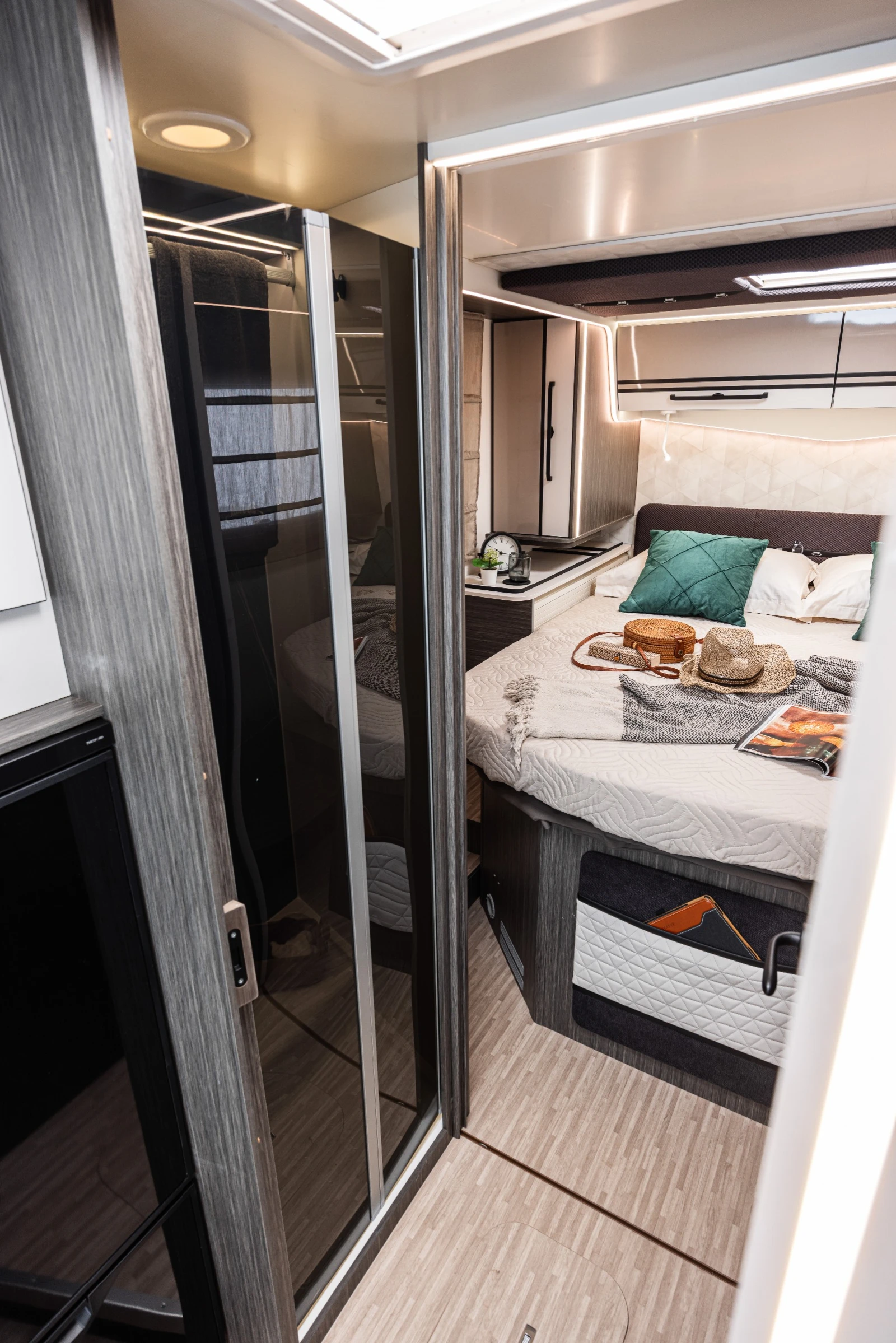 Кемпер McLouis NEVIS 881 , снимка 4 - Каравани и кемпери - 54360023