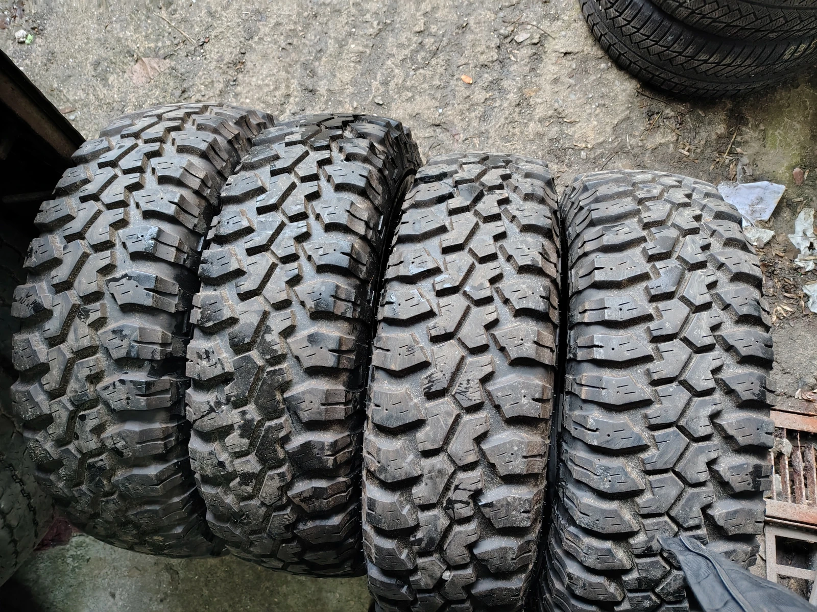 Гуми Всесезонни 235/85R16