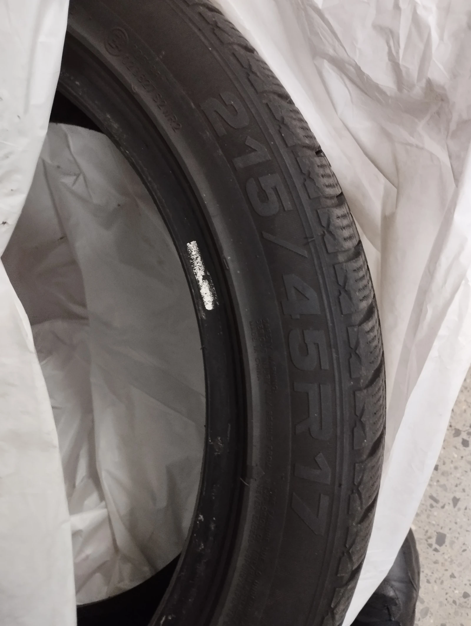 Гуми Зимни 215/45R17, снимка 3 - Гуми и джанти - 54058258