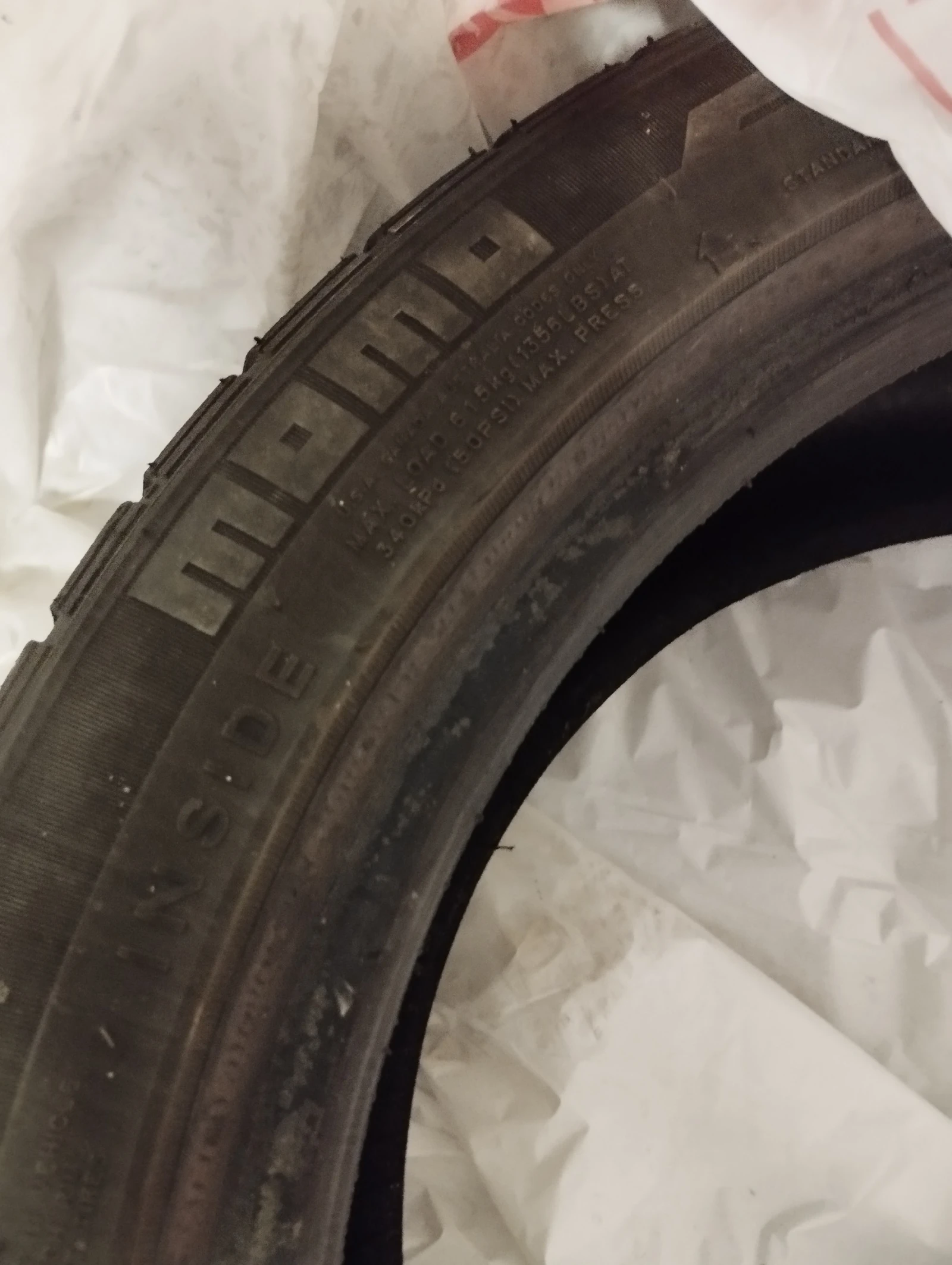 Гуми Зимни 215/45R17, снимка 4 - Гуми и джанти - 54058258