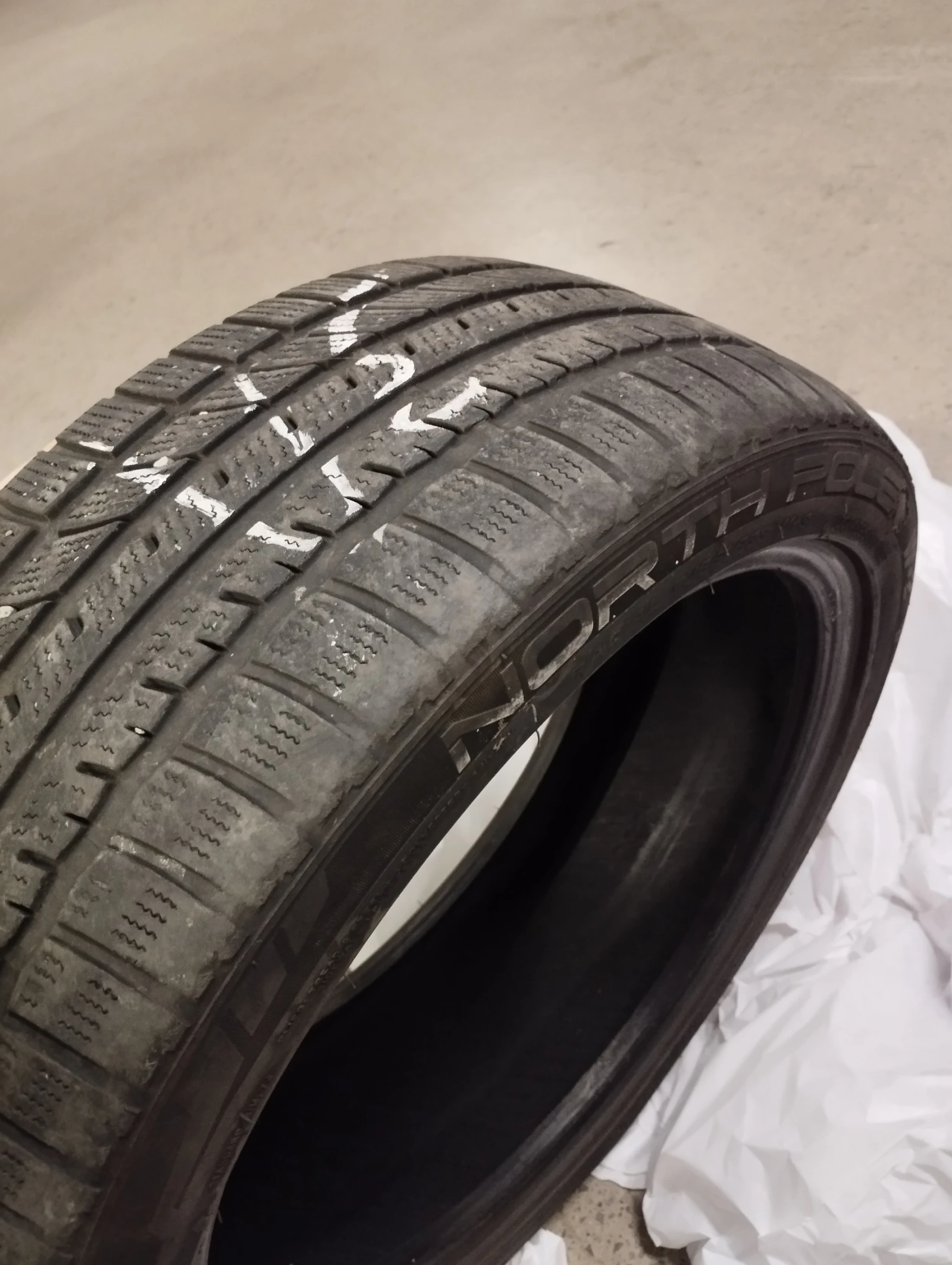 Гуми Зимни 215/45R17, снимка 6 - Гуми и джанти - 54058258