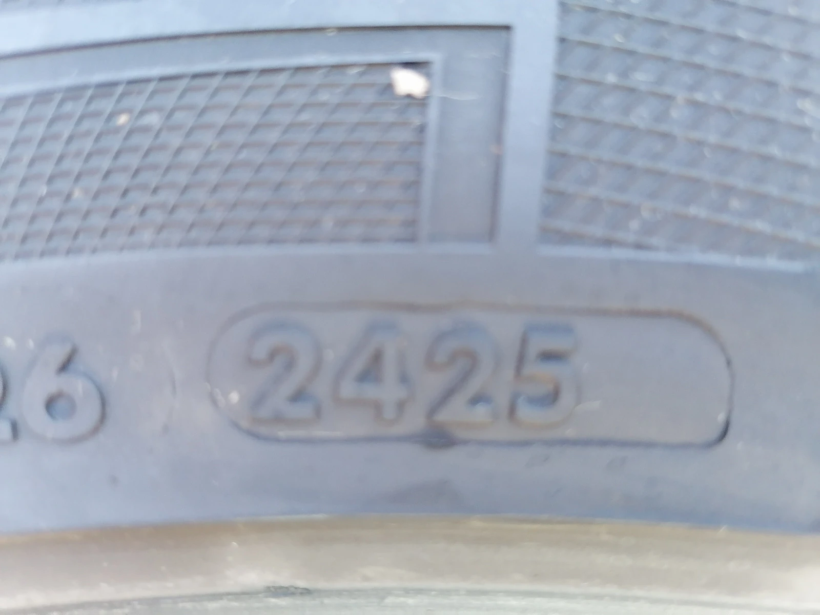 Гуми Зимни 225/50R18, снимка 6 - Гуми и джанти - 55564531