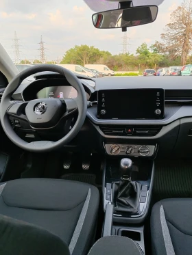 Skoda Fabia 1.0, 95к.с. 1640км. НОВ, снимка 8