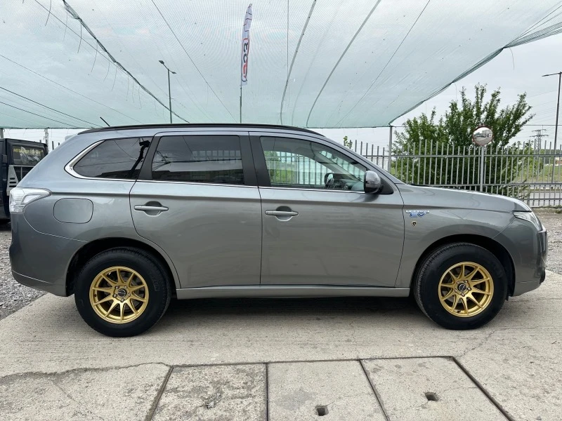 Mitsubishi Outlander PHEV* 4WD* * * Plug In Hibrid , снимка 7 - Автомобили и джипове - 43002953