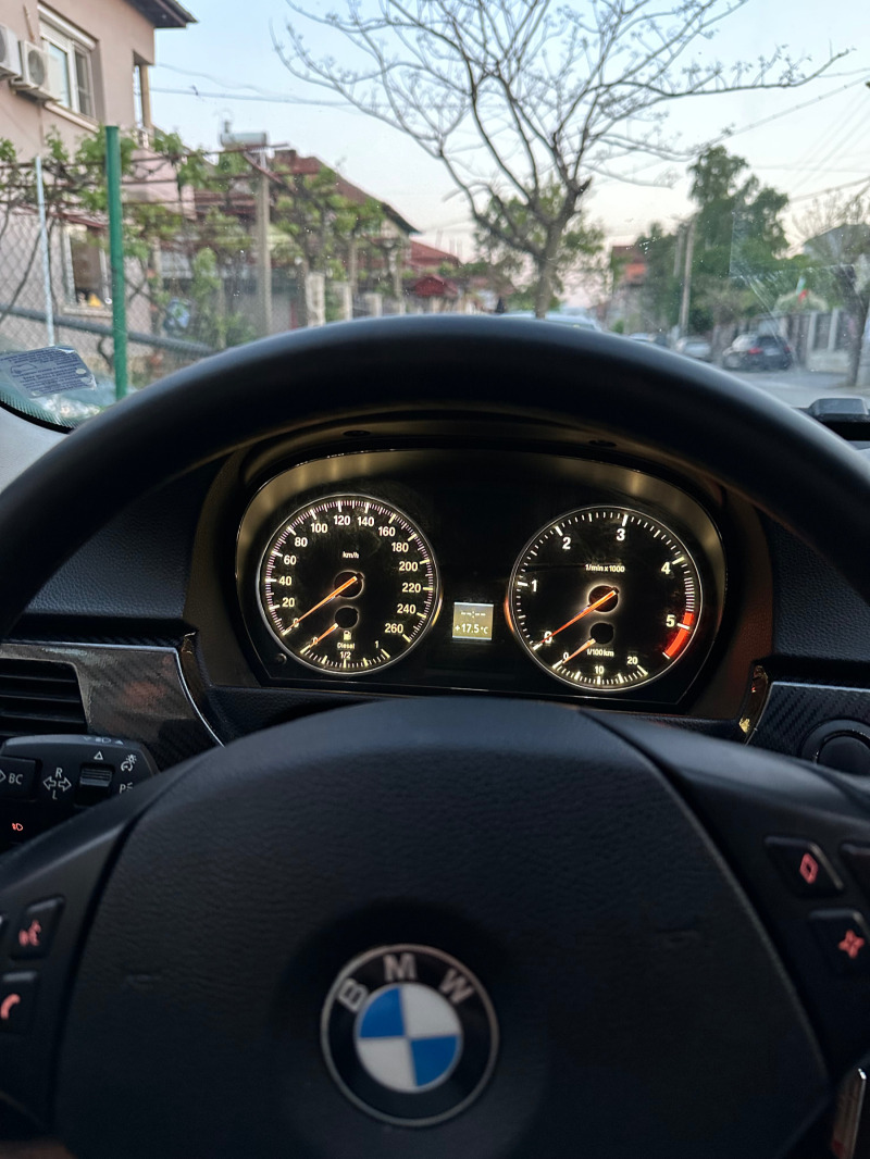 BMW 320 Навигация , кожен салон , М пакет, снимка 8 - Автомобили и джипове - 45262666