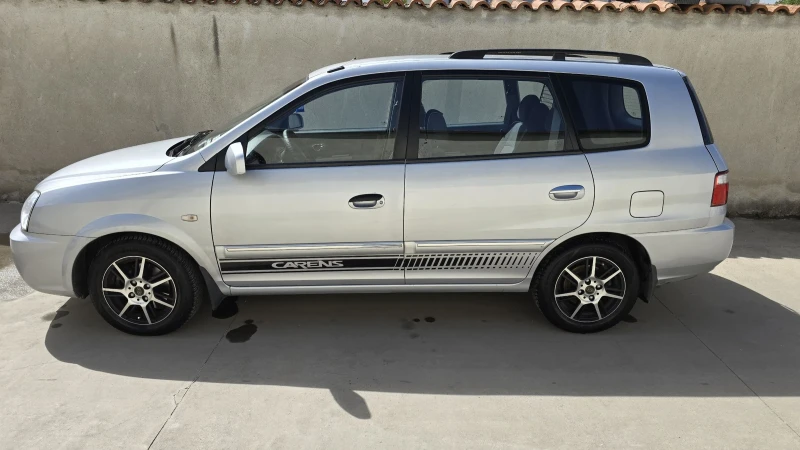 Kia Carens, снимка 1 - Автомобили и джипове - 48685903