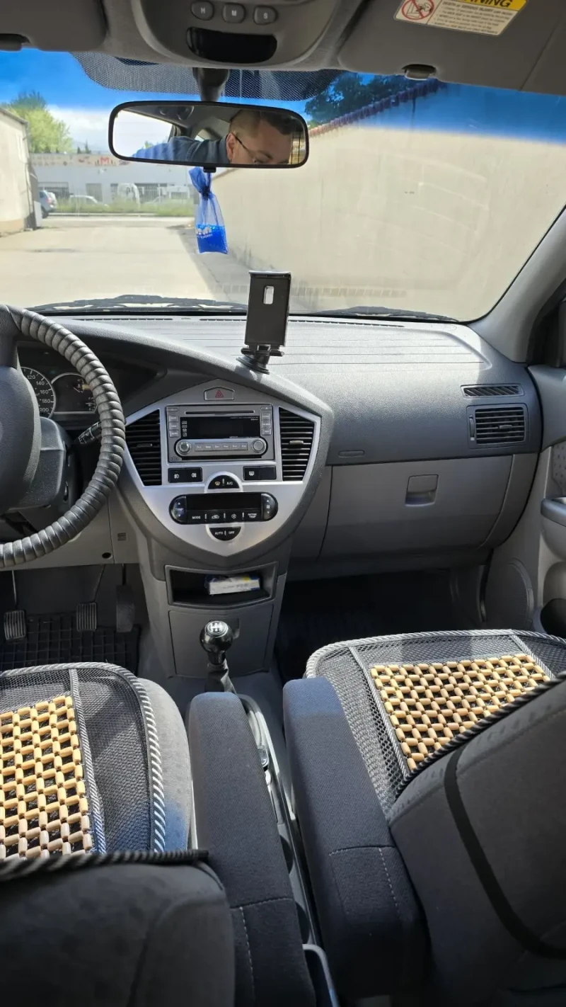 Kia Carens, снимка 5 - Автомобили и джипове - 48685903