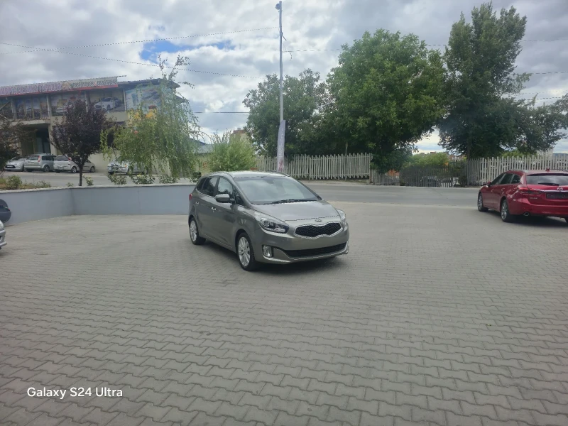 Kia Carens 7 места, всички екстри. 