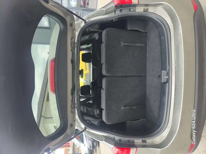 Kia Carens 7 места, всички екстри. , снимка 6 - Автомобили и джипове - 50970542