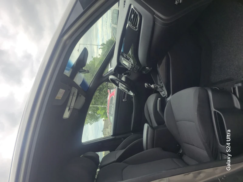 Kia Carens 7 места, всички екстри. , снимка 4 - Автомобили и джипове - 50970542