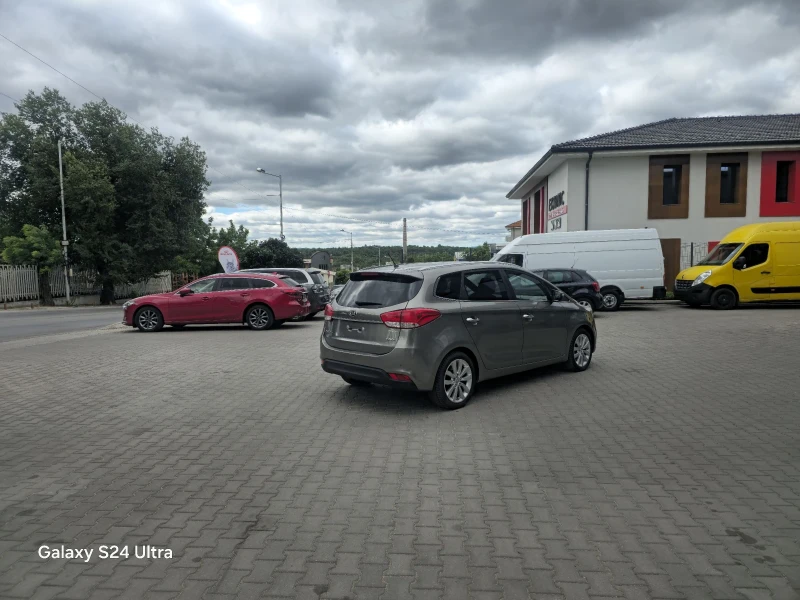 Kia Carens 7 места, всички екстри. , снимка 2 - Автомобили и джипове - 50970542