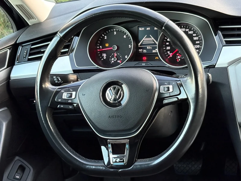 VW Passat Vw passat 2.0TDI * РЕГИСТРИРАНА* ACC* МАСАЖ* R LIN, снимка 12 - Автомобили и джипове - 52770748
