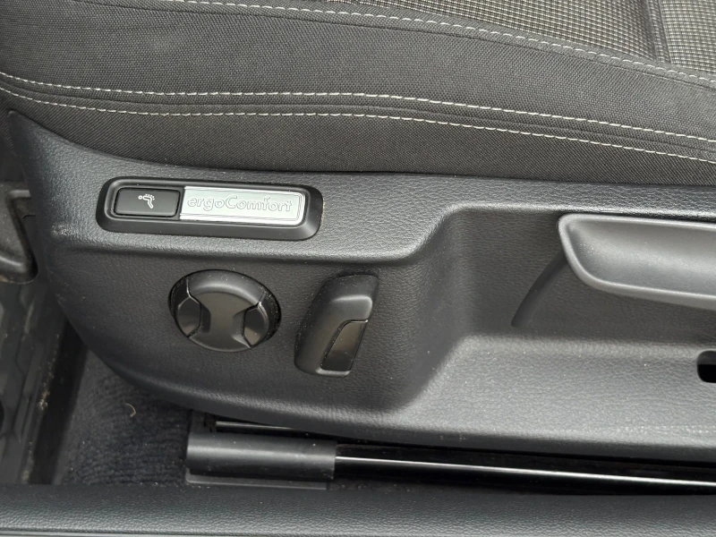 VW Passat Vw passat 2.0TDI * РЕГИСТРИРАНА* ACC* МАСАЖ* R LIN, снимка 13 - Автомобили и джипове - 52770748