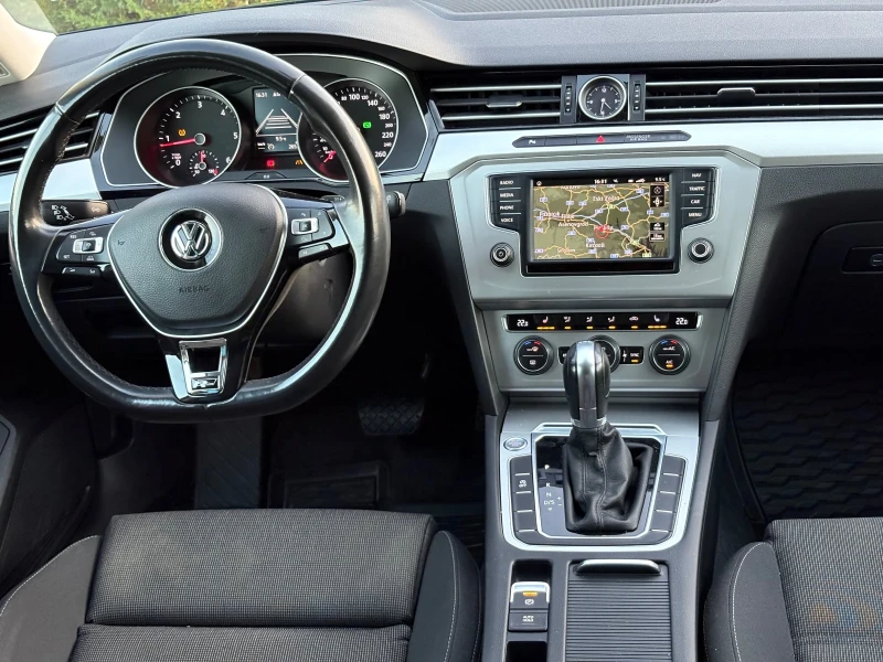 VW Passat Vw passat 2.0TDI * РЕГИСТРИРАНА* ACC* МАСАЖ* R LIN, снимка 11 - Автомобили и джипове - 52770748