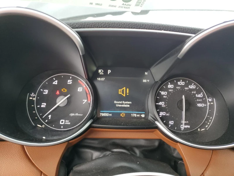 Alfa Romeo Giulia Ti Q4 * Възможност за Лизинг* , снимка 9 - Автомобили и джипове - 53034480