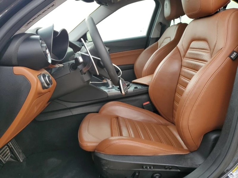 Alfa Romeo Giulia Ti Q4 * Възможност за Лизинг* , снимка 7 - Автомобили и джипове - 53034480