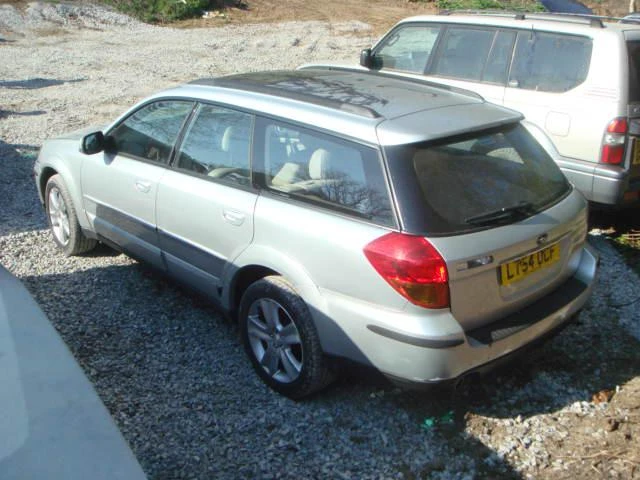 Subaru Outback 3.0 H6, снимка 2 - Автомобили и джипове - 46834124