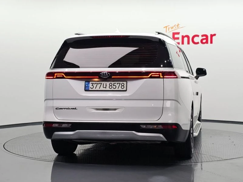 Kia Carnival 2.2 Automatic, снимка 4 - Автомобили и джипове - 55476966