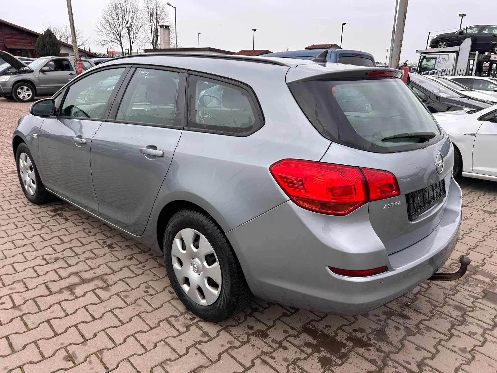 Opel Astra 1.7CDTI NAVI EURO 5 - изображение 8