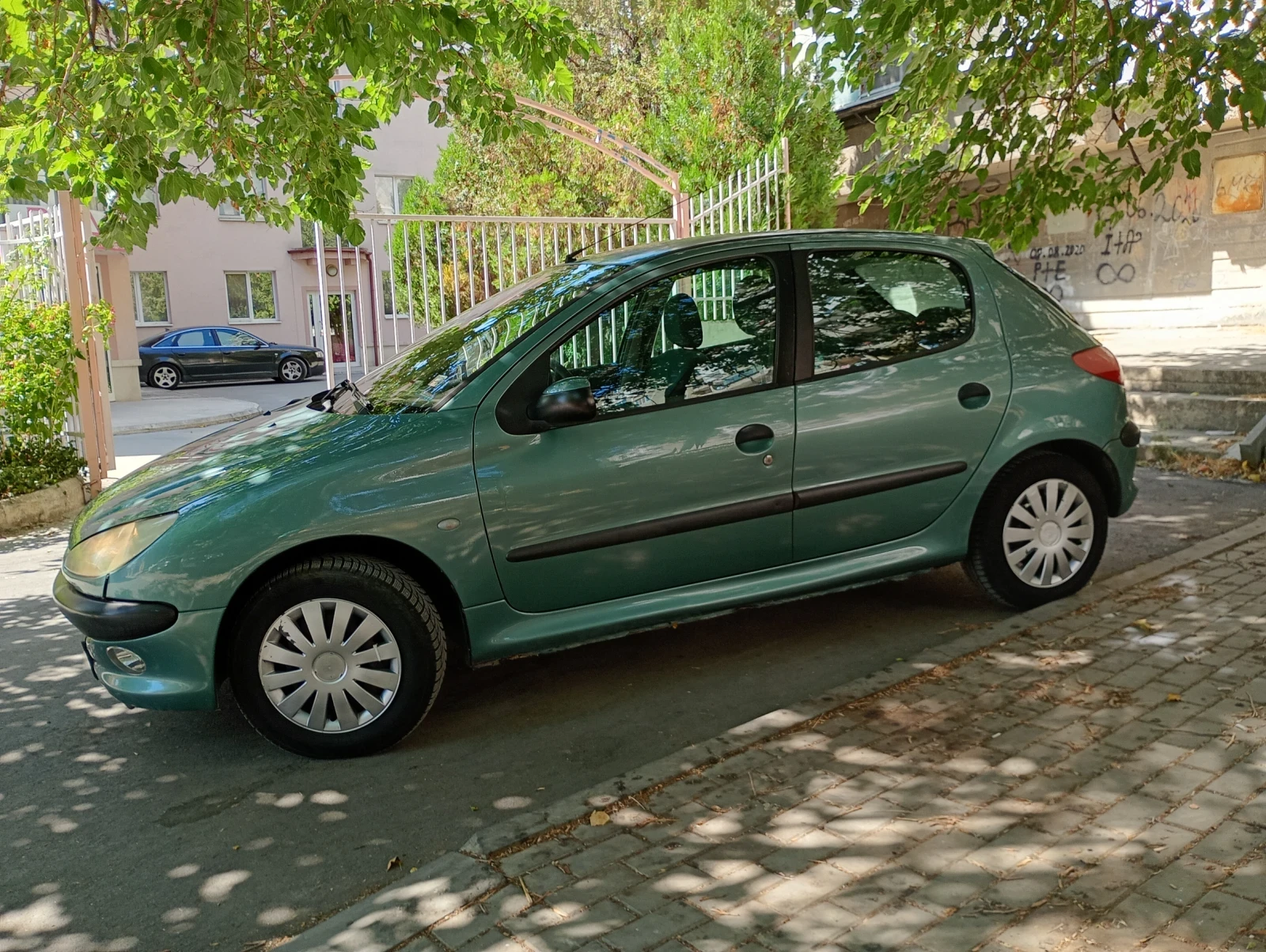 Peugeot 206 1.4 Газ/Бензин Автоматик - изображение 2