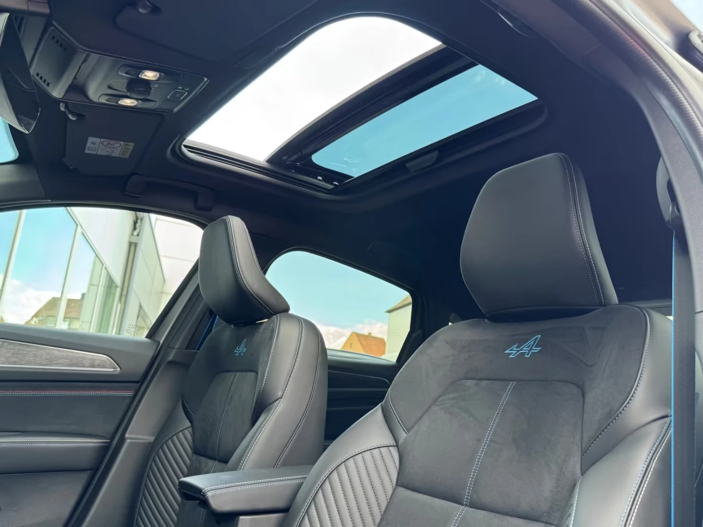 Renault Arkana НОВ!/E-TECH/141HP/ESPRIT-ALPINE/PANO/BOSE/360/504g - изображение 6