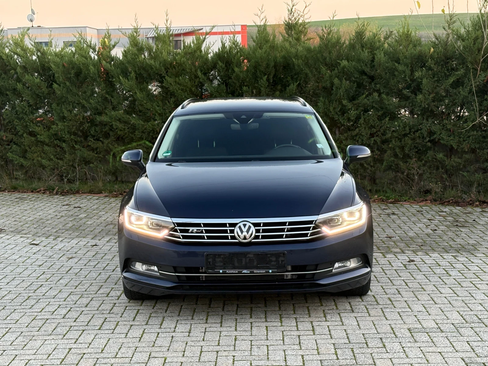 VW Passat Vw passat 2.0TDI * РЕГИСТРИРАНА* ACC* МАСАЖ* R LIN - изображение 3