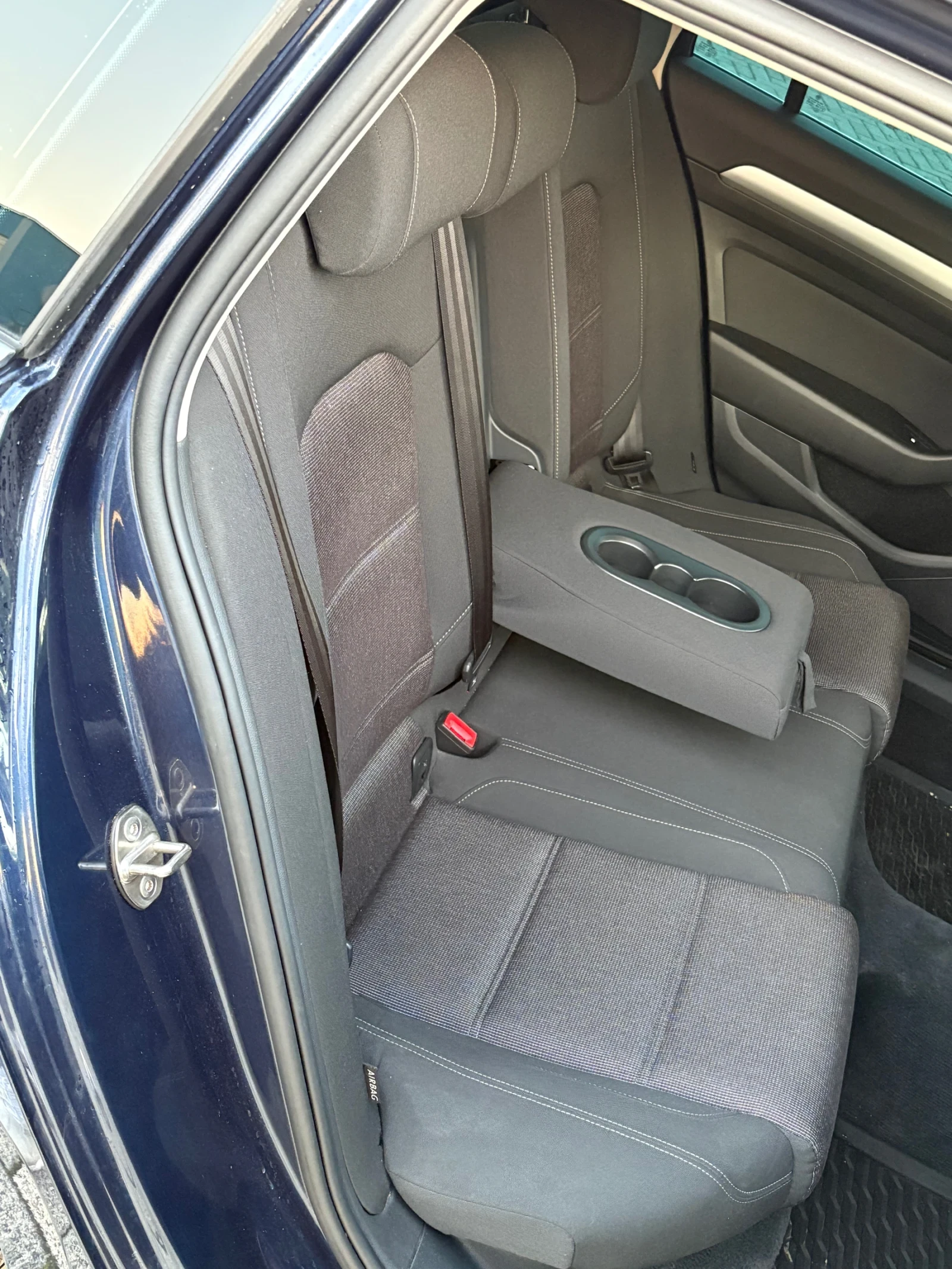 VW Passat Vw passat 2.0TDI * РЕГИСТРИРАНА* ACC* МАСАЖ* R LIN - изображение 9