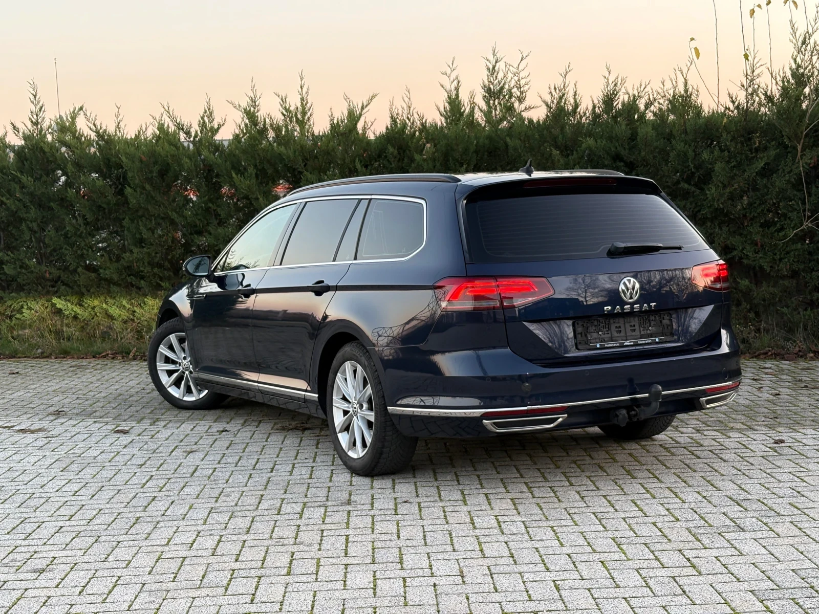 VW Passat Vw passat 2.0TDI * РЕГИСТРИРАНА* ACC* МАСАЖ* R LIN - изображение 4