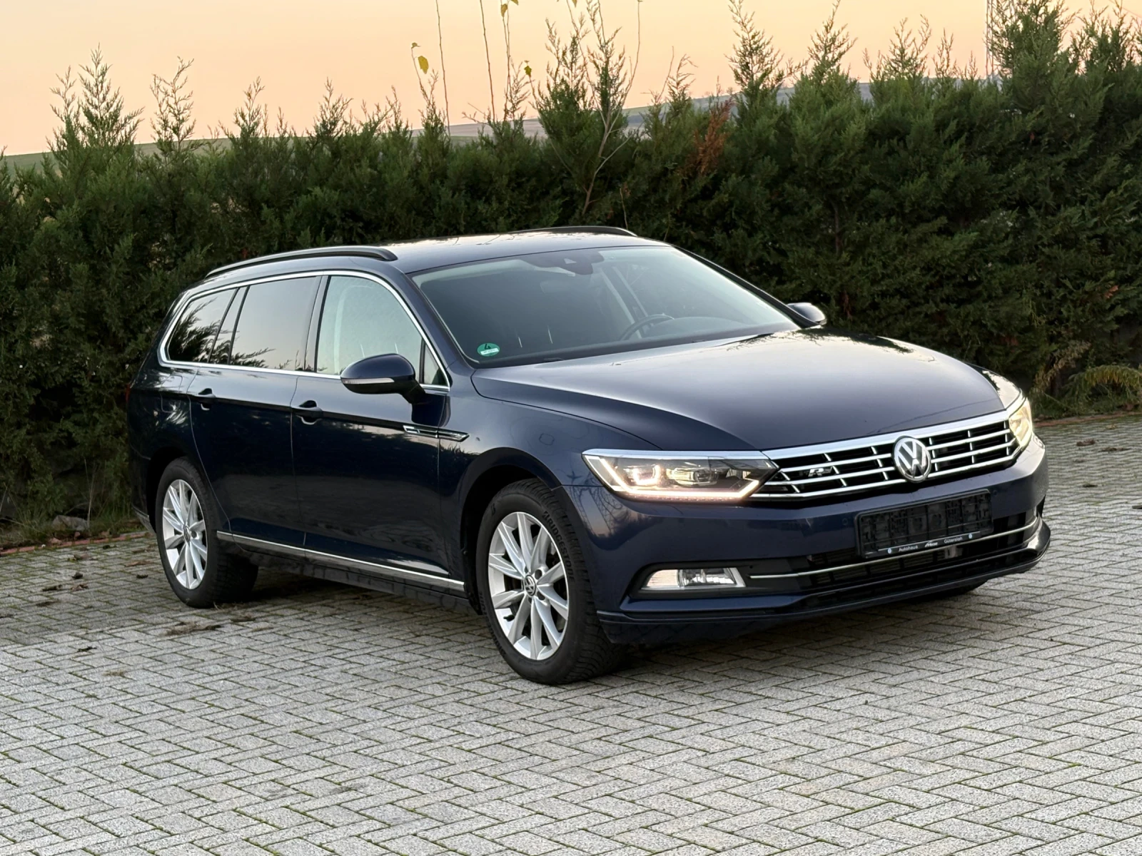 VW Passat Vw passat 2.0TDI * РЕГИСТРИРАНА* ACC* МАСАЖ* R LIN - изображение 2