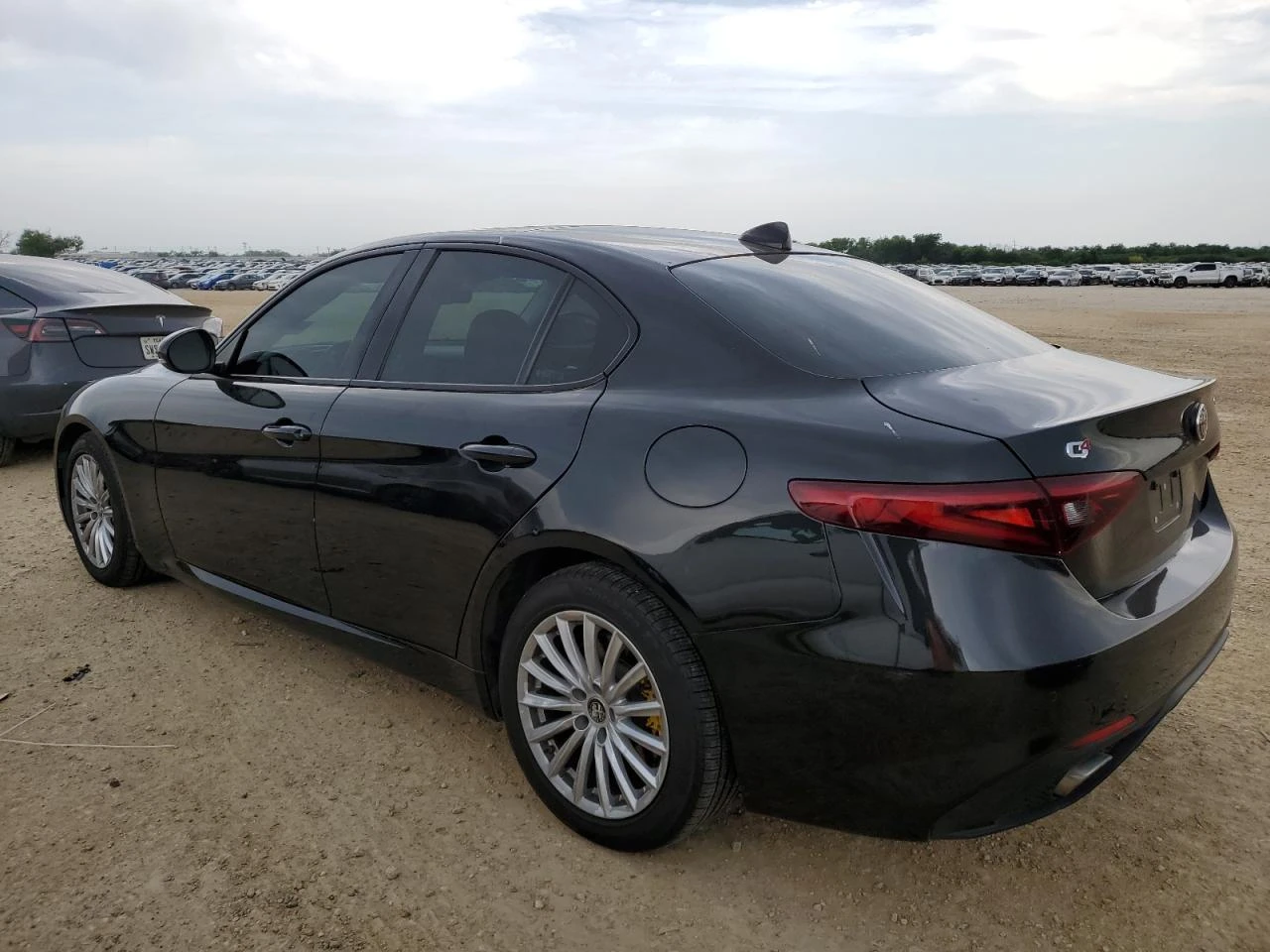 Alfa Romeo Giulia Ti Q4 * Възможност за Лизинг*  - изображение 2