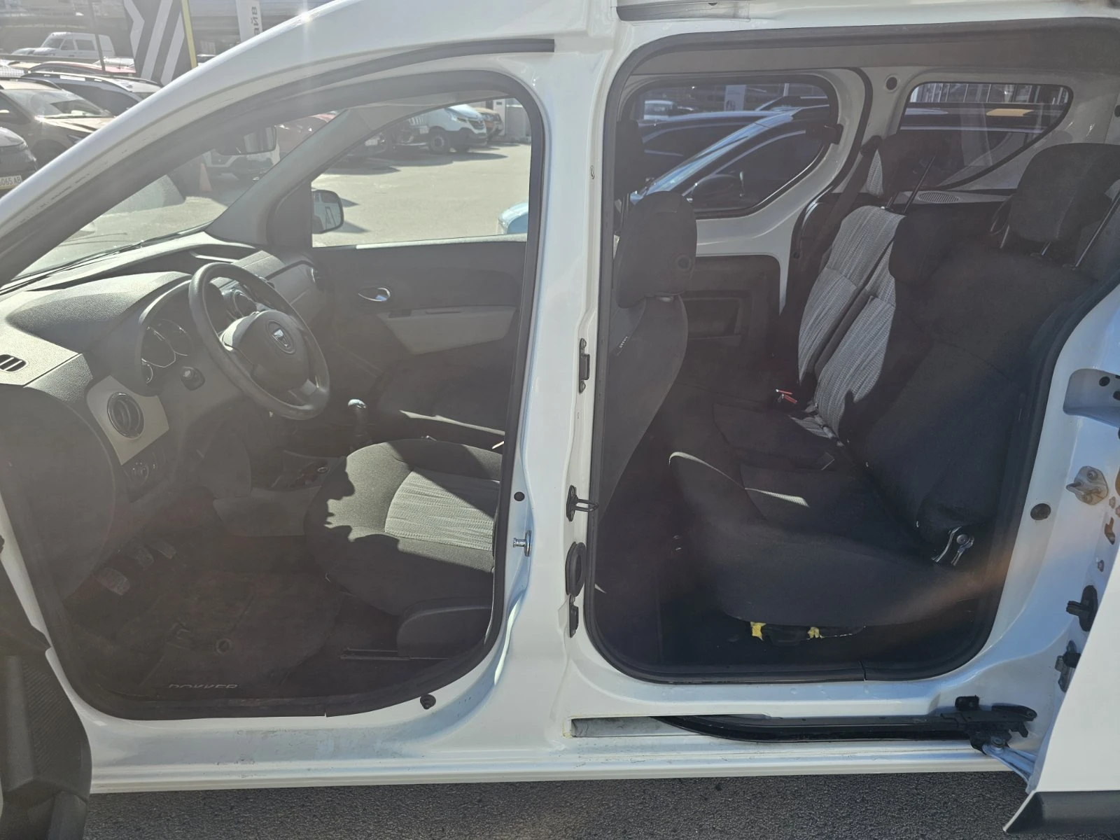 Dacia Dokker dCi 90 к.с. Дизел Stop & Start N1, снимка 12 - Автомобили и джипове - 54125417