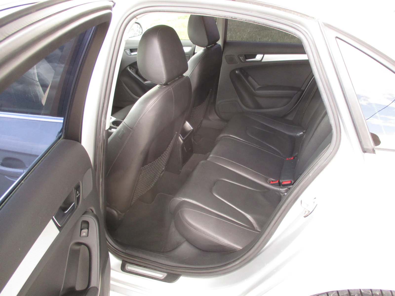 Audi A4 2.0ТУРБО/БЕНЗИН/АВТОМАТИК/КАТО НОВА/, снимка 12 - Автомобили и джипове - 54533225