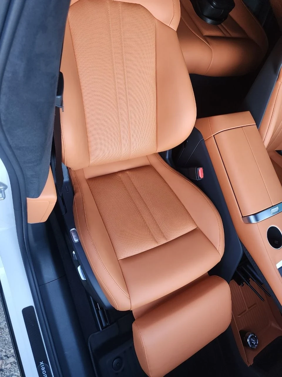 Xiaomi YU7 MAX AWD carbon, снимка 12 - Автомобили и джипове - 54684040