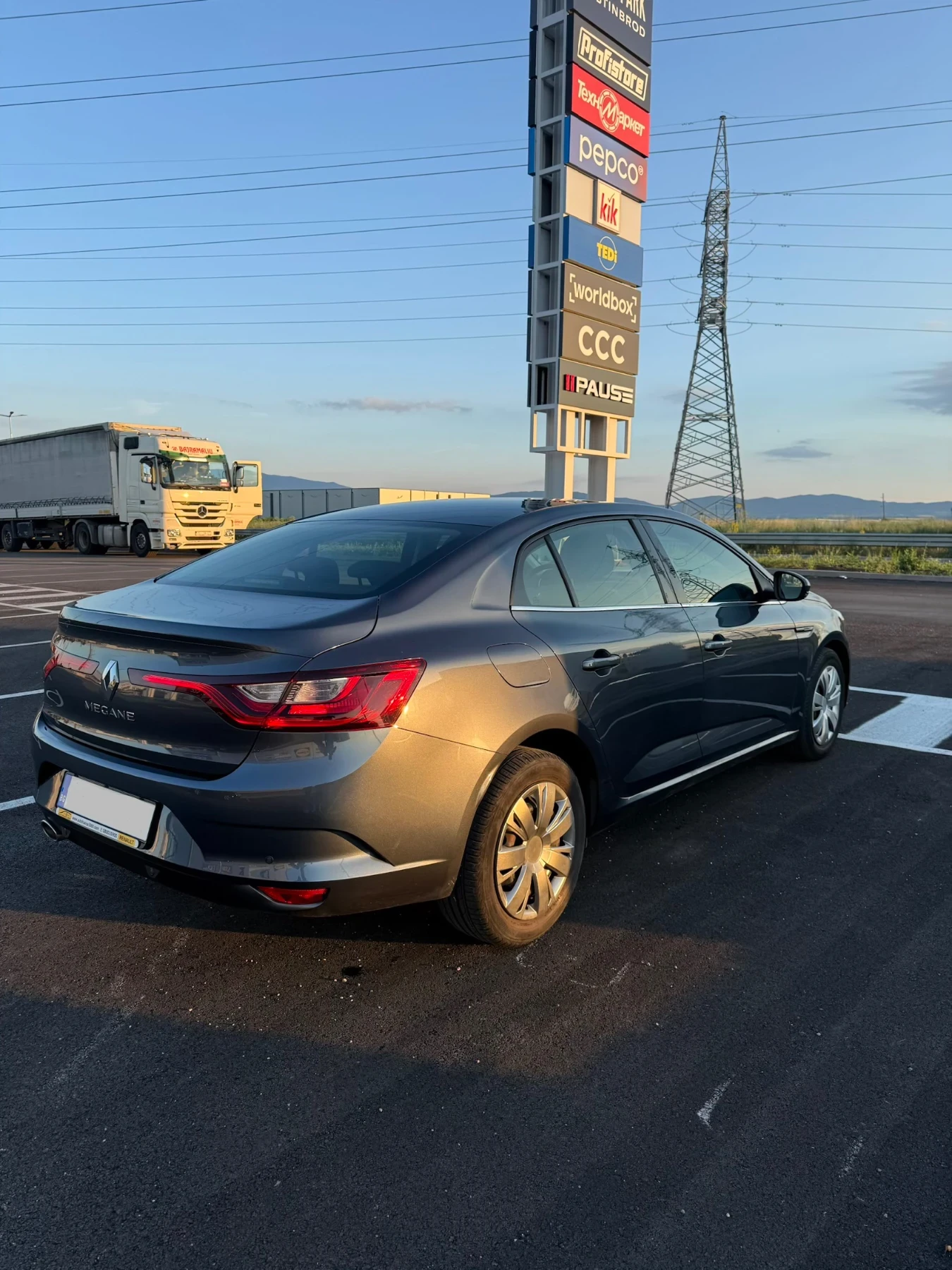 Renault Megane 1.5 DCI, AUTOMATIC, Реални километри , снимка 6 - Автомобили и джипове - 55226430