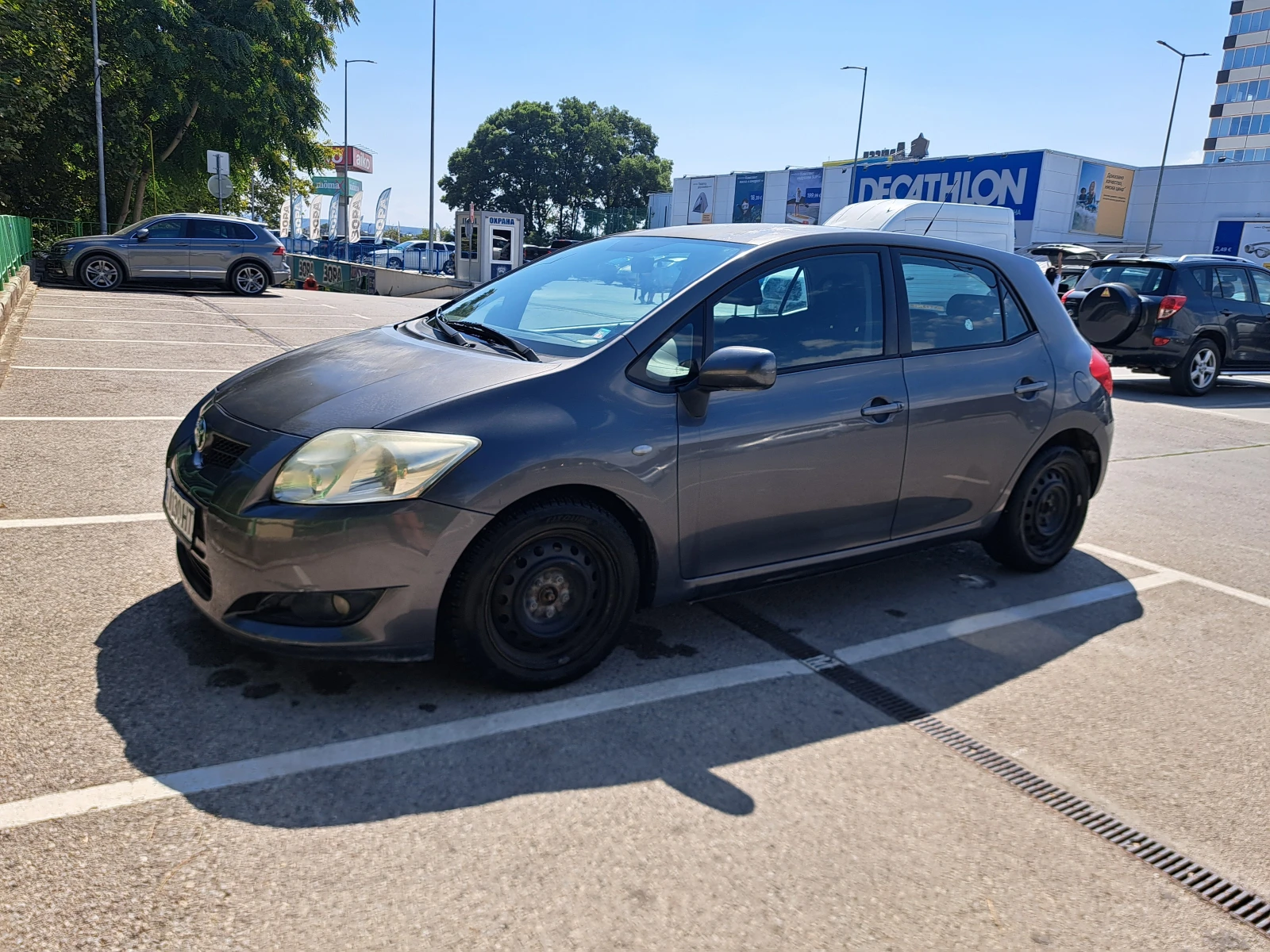 Toyota Auris, снимка 2 - Автомобили и джипове - 55756341