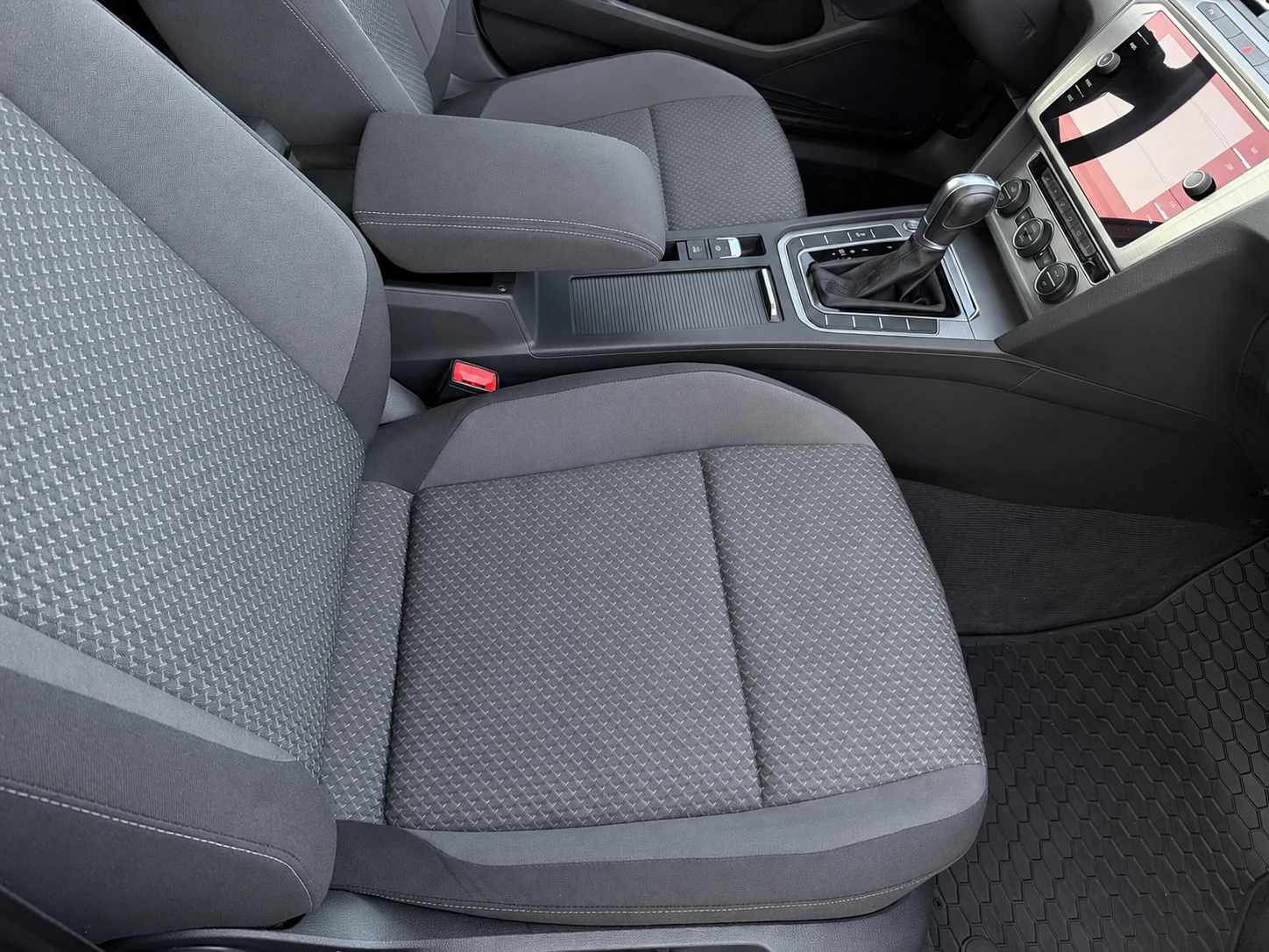 VW Passat 2.0TDI/DSG/РЕАЛЕН ПРОБЕГ, снимка 10 - Автомобили и джипове - 56144572