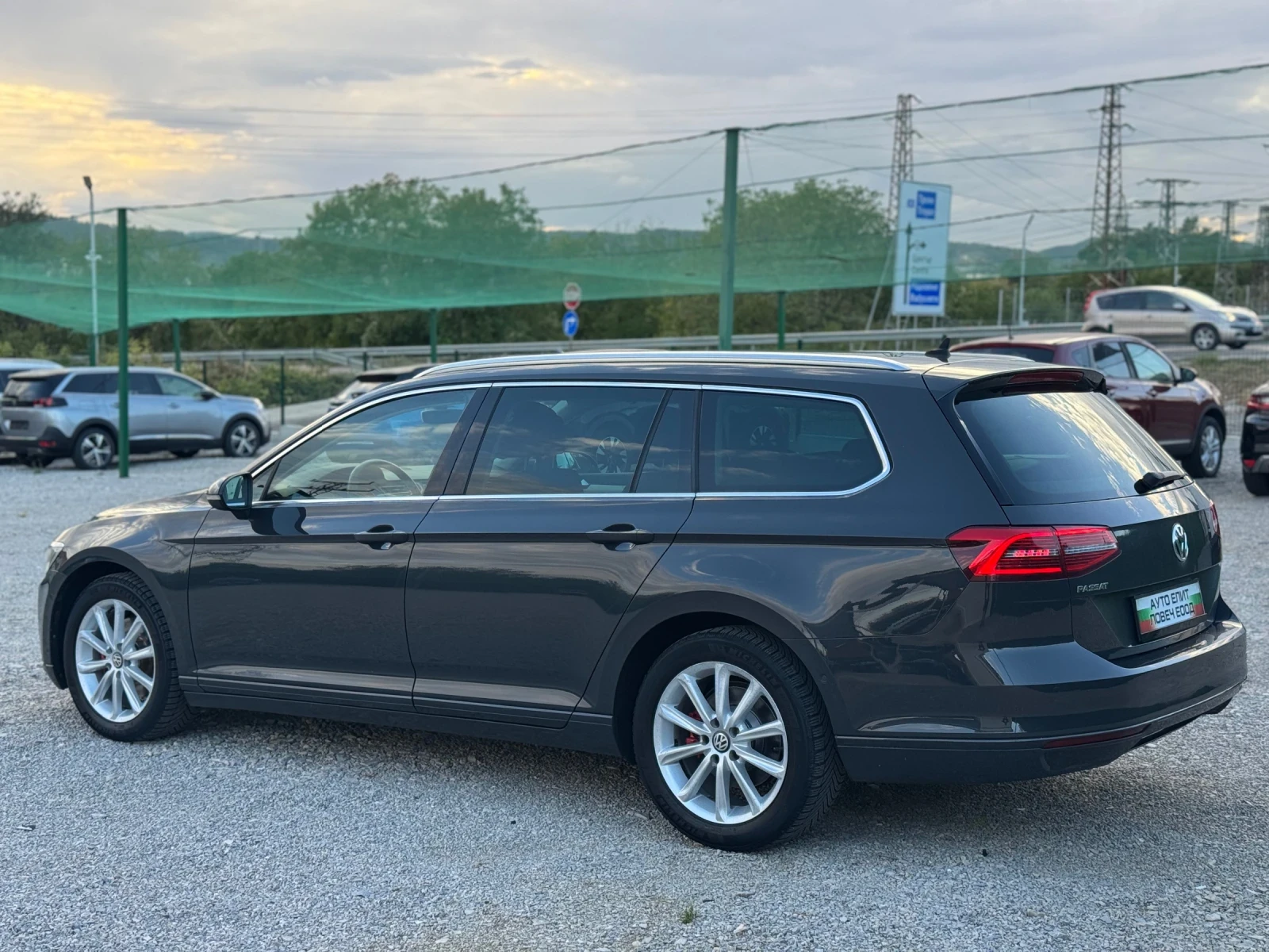 VW Passat Дистроник, Full LED, Автомат, Навигация, снимка 7 - Автомобили и джипове - 56184779